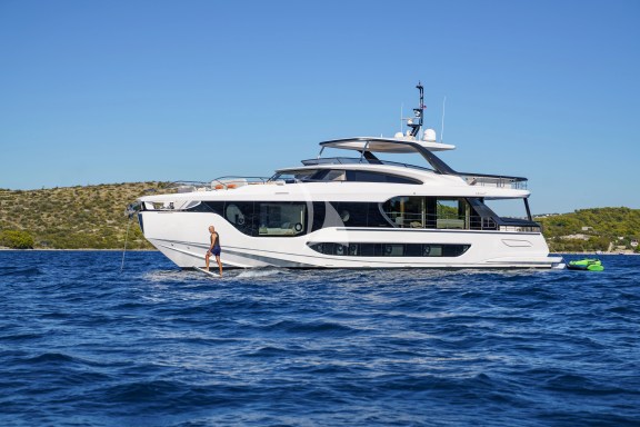 Image of VIVA II yacht #32