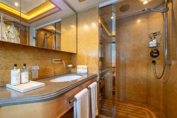 Twin cabin ensuite bathroom