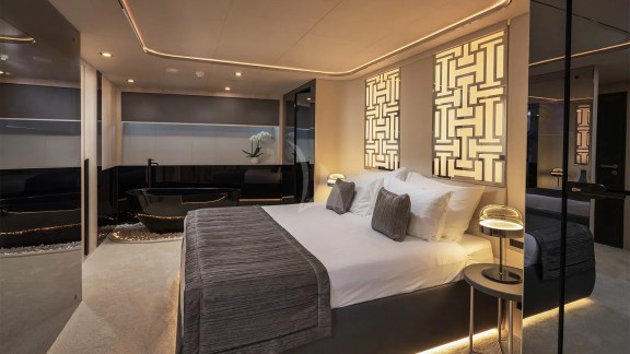 Image of BLACK SWAN yacht #10