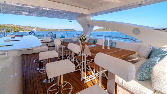 Arago bar Sun deck