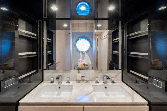 MINEIRA bathroom