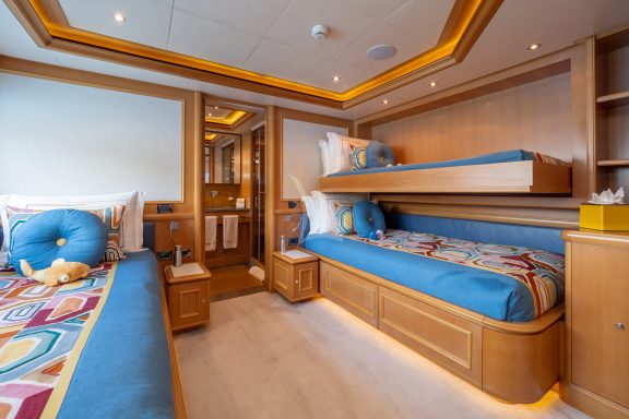Twin cabin with additional berth (pullman bed)