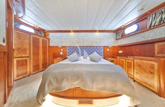 Image of LOTUS yacht #14