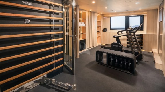 Image of BLACK SWAN yacht #56