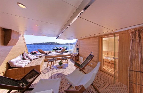 Beach Club with swimming platform (5 x 4.4m), sauna, shower & a wide range of gym equipment (36 sq.meters total)