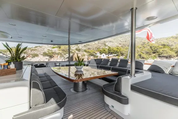 MAIN DECK AFT