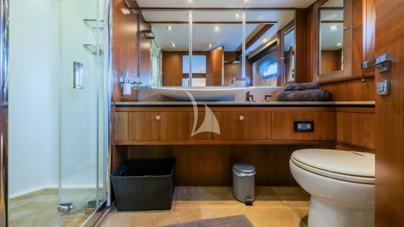 Master cabin bathroom