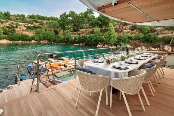 Main deck aft