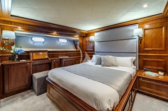 Double cabin