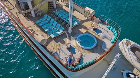 CASABLANCA jacuzzi and sunbeds