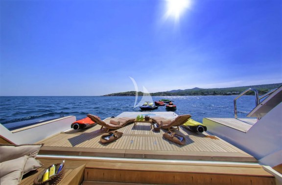Beach Club with swimming platform (5 x 4.4m), sauna, shower & a wide range of gym equipment (36 sq.meters total)