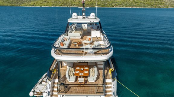 Opening transom expands the cockpit area onto a terrace