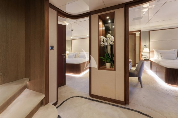 Lower deck