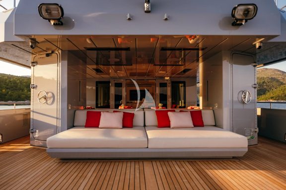 Carmen's Main Deck Lounge - Beach Club