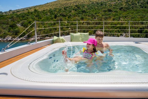 Sun deck Jacuzzi