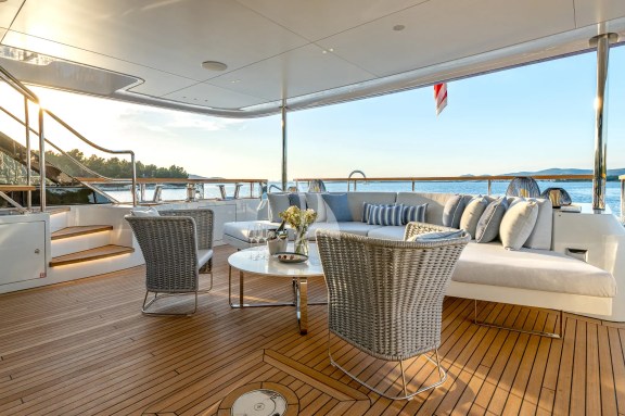 Maind deck aft