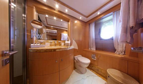 Bathroom of the one of the two almost identical Twin cabins