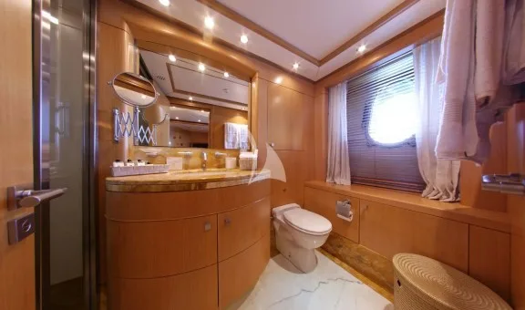 Bathroom of the one of the two almost identical Twin cabins