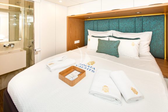 Double cabin