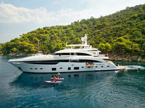 Image of MIRAGE IV yacht #4