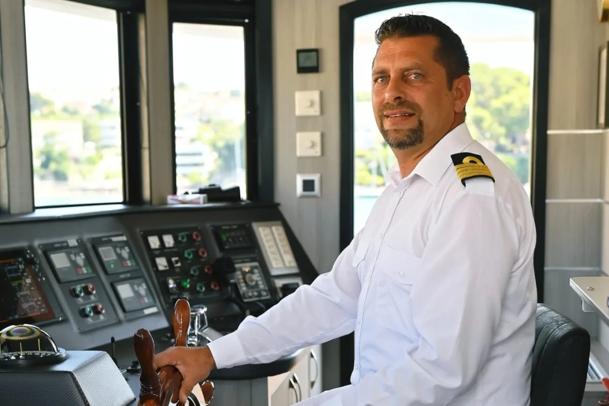 Crew Main Image