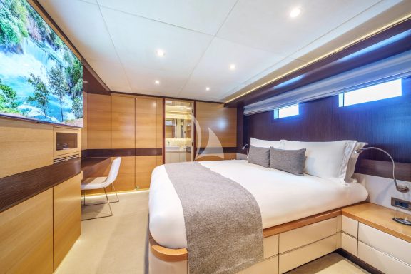 Double cabin