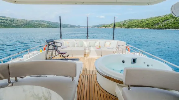DREAM jacuzzi on deck