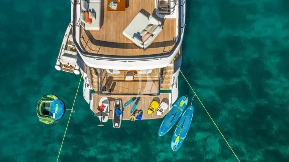 Image of VIVA II yacht #35