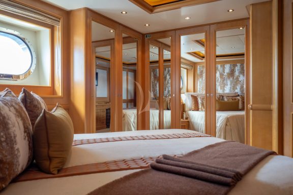 Double cabin