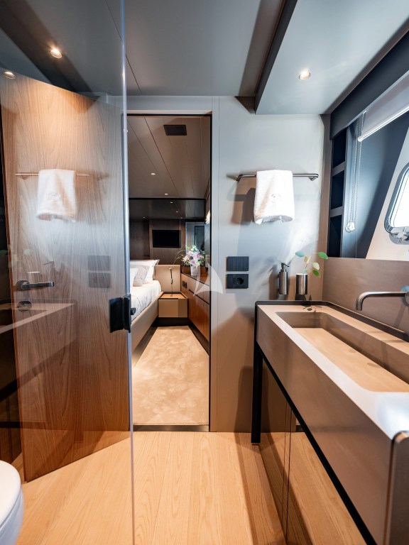 Double cabin bathroom view