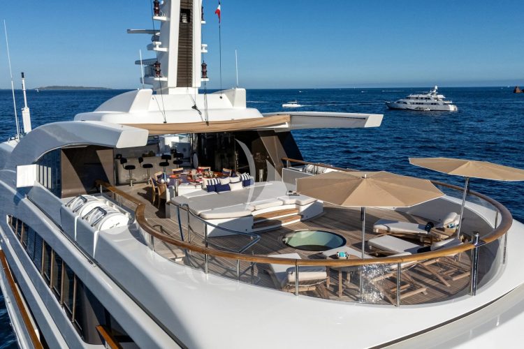 Large Sun deck