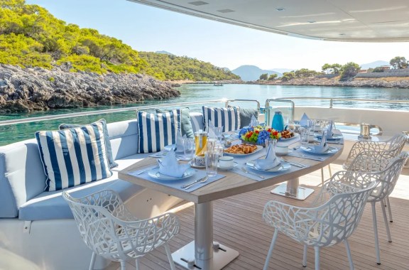 Aft dining area II