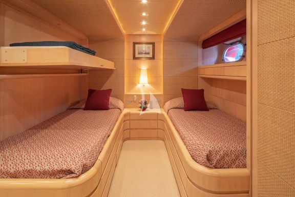 Twin cabin III