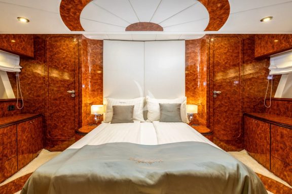 Image of LADY LONA yacht #13