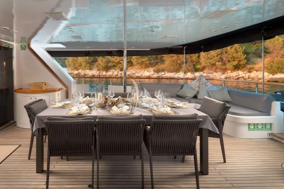 San Limi Dining table setup