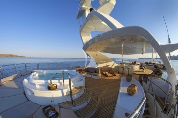 Sundeck Jacuzzi