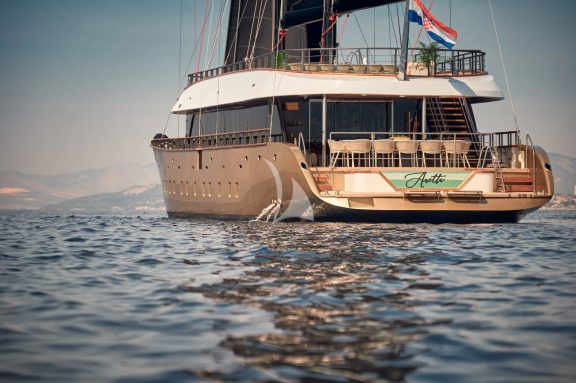 Anetta view from stern