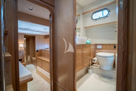 CLOUD 9 Bathroom