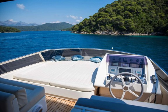 Image of SALT yacht #5