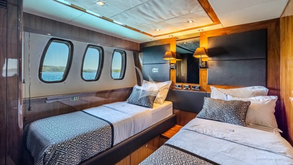 Arago Twin Cabin