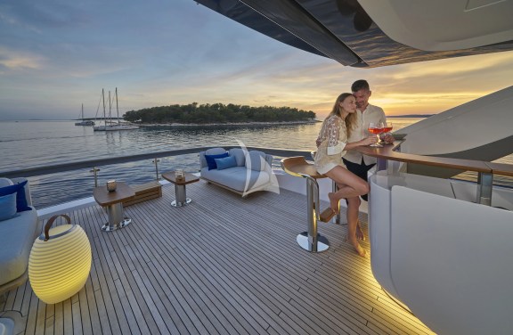 Upper deck