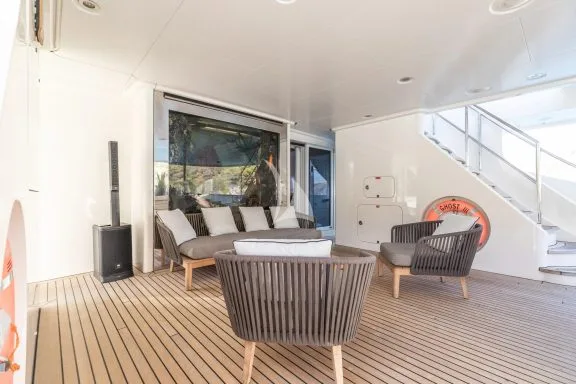 MAIN DECK AFT