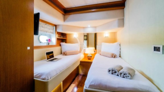 Twin cabin