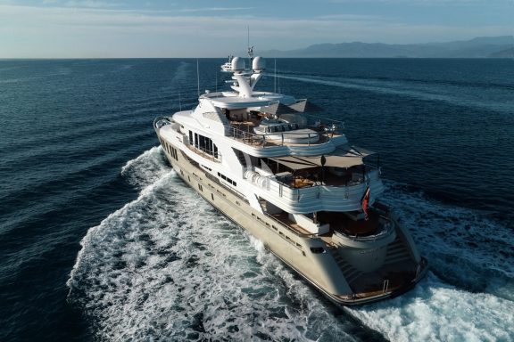 Image of ORIENT STAR yacht #4