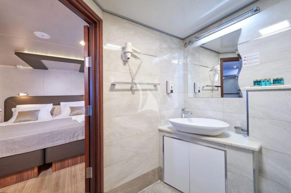 CASABLANCA bathroom double cabin overview