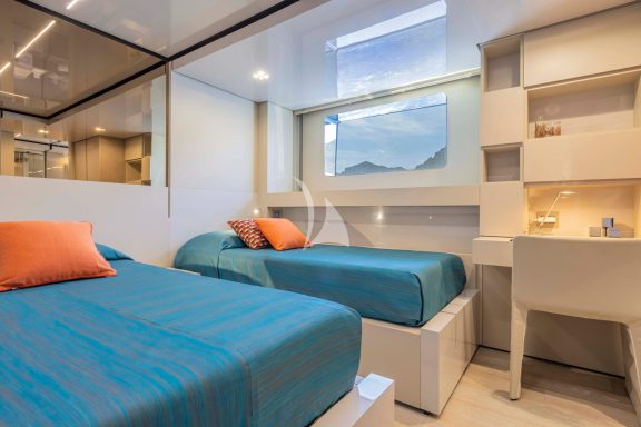 Twin convertible cabin