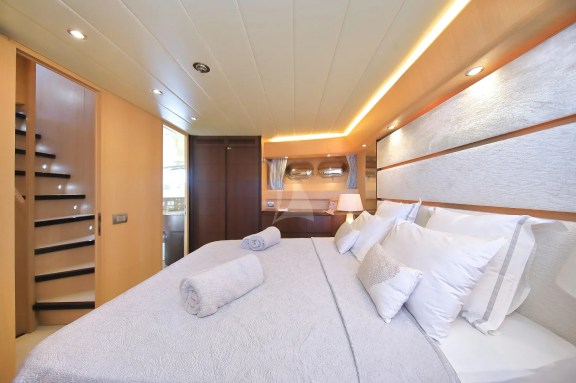 HOPE I master cabin view