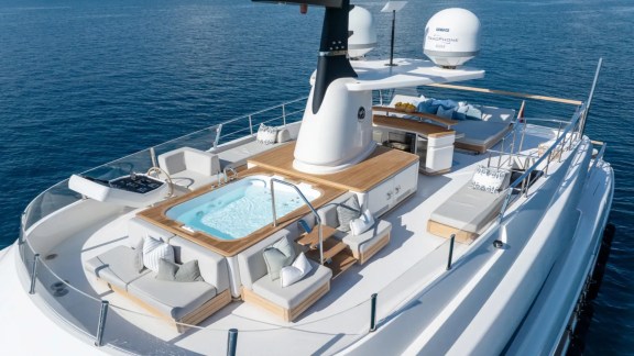 ZULU 3 Jacuzzi