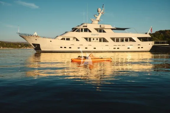 Exterior portside