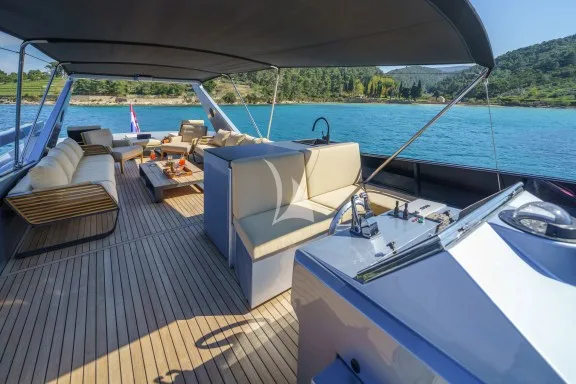 PHANTOM command and comfort on the flybridge